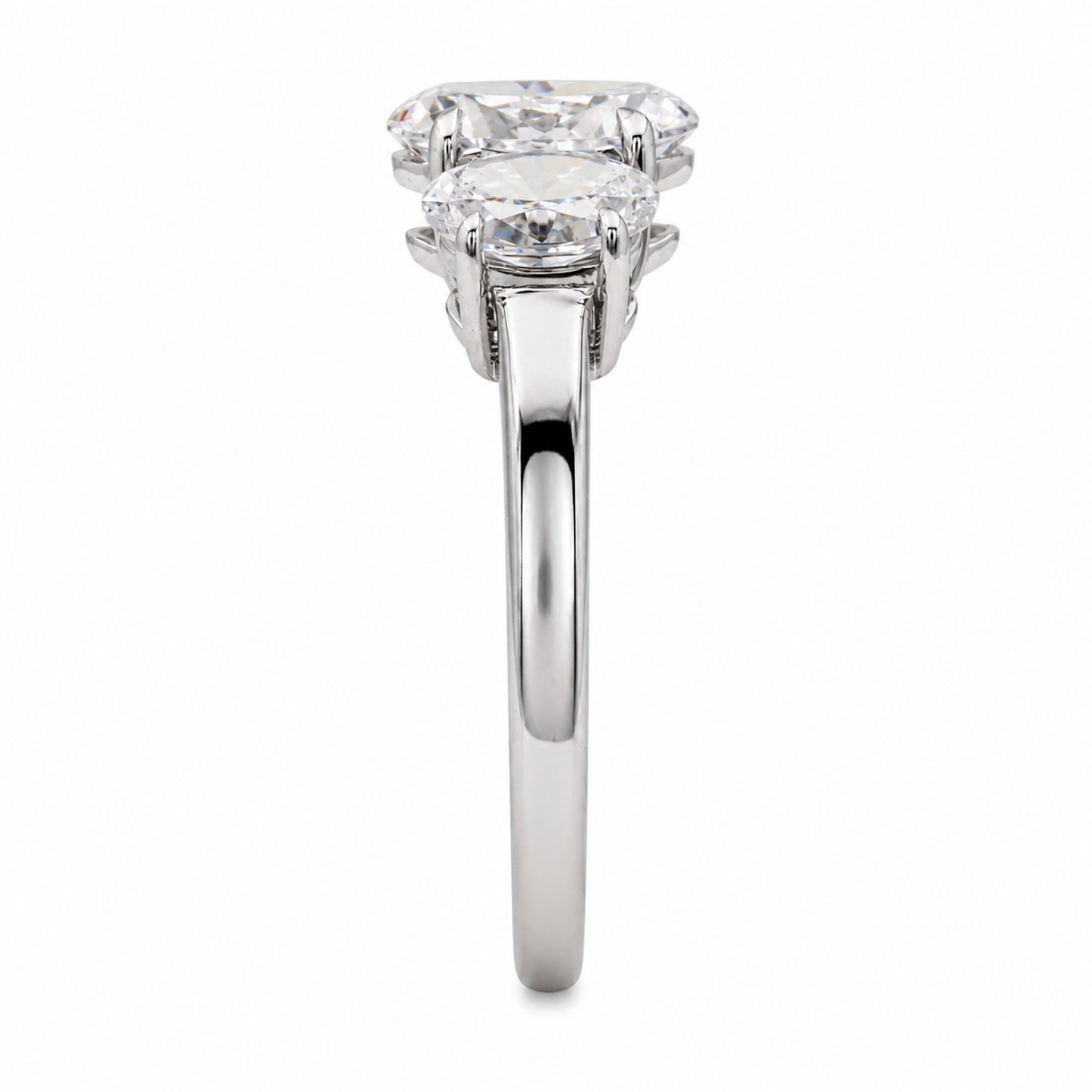 Venturant 2.00-5.00 Carat T.W. Oval-cut Lab Grown Diamond (F/VS+) 14K Gold 3 Stone Ring