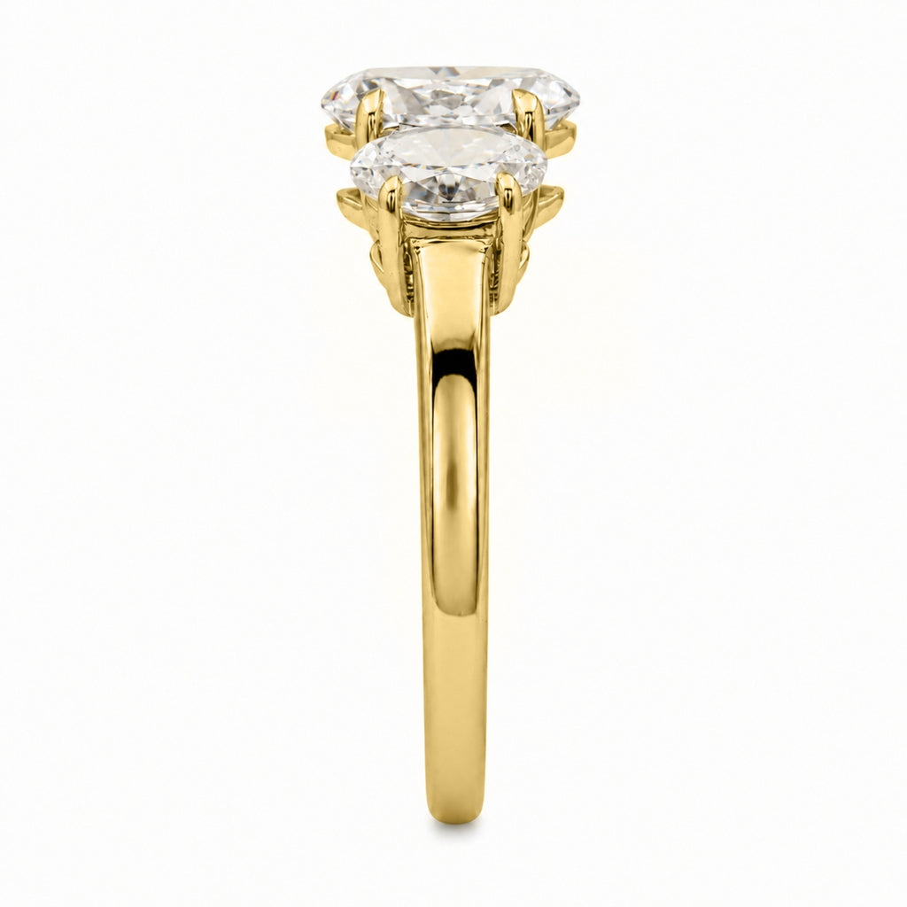Venturant 2.00-5.00 Carat T.W. Oval-cut Lab Grown Diamond (F/VS+) 14K Gold 3 Stone Ring